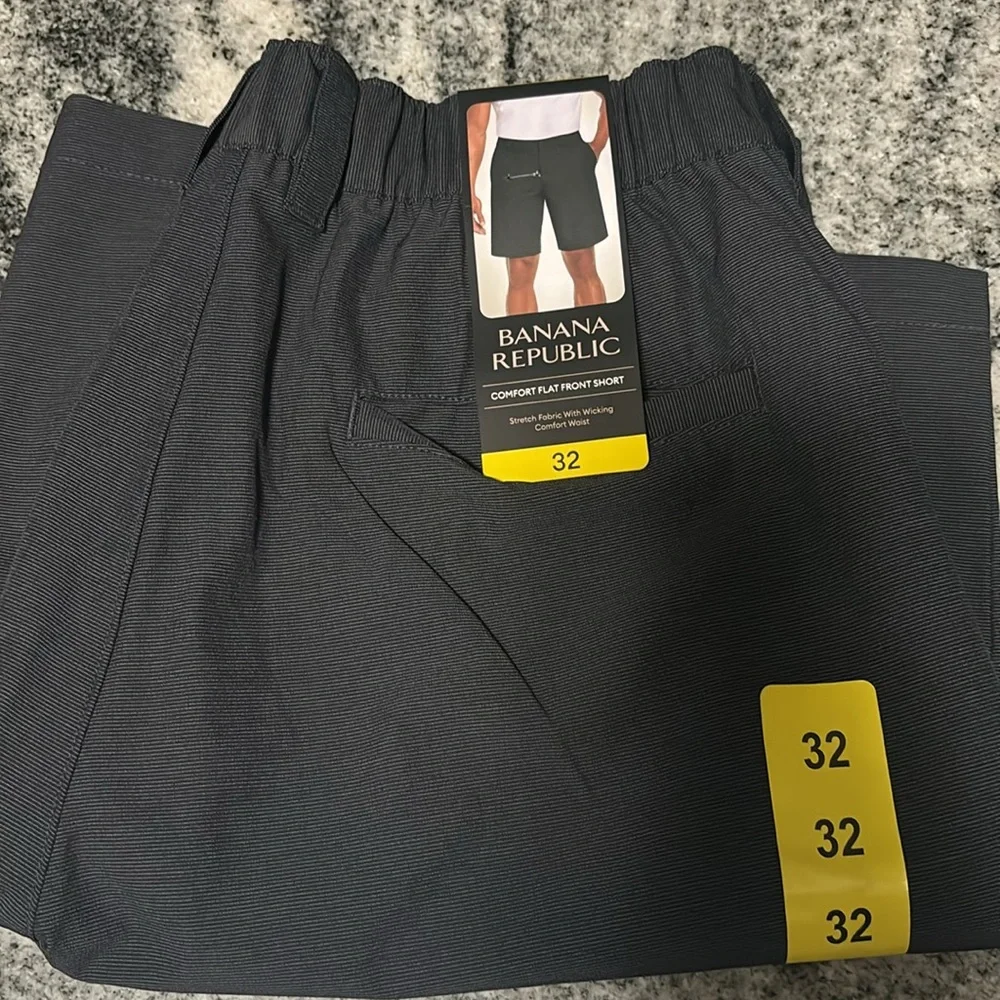 Banana Republic Men's Black Comfort Flat Front Shorts size 32 NWT BLACK